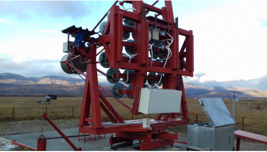 An IACT with mirrors and camera. The camera electronic box on the right has a WR-device inside (almost visible). In the background the HiSCORE stations are visible. Image credit: Ralf Wischnewski (DESY).